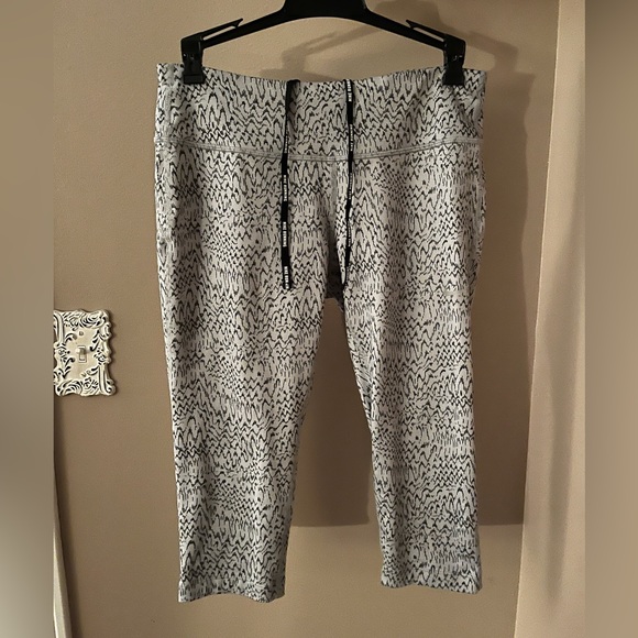 Nike Dri-Fit Running Capri Leggings - Picture 1 of 7